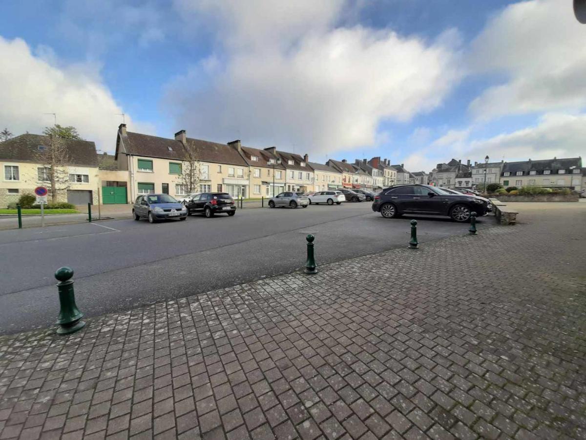 Le Plain Pied Sur Place Le Mêle-sur-Sarthe المظهر الخارجي الصورة